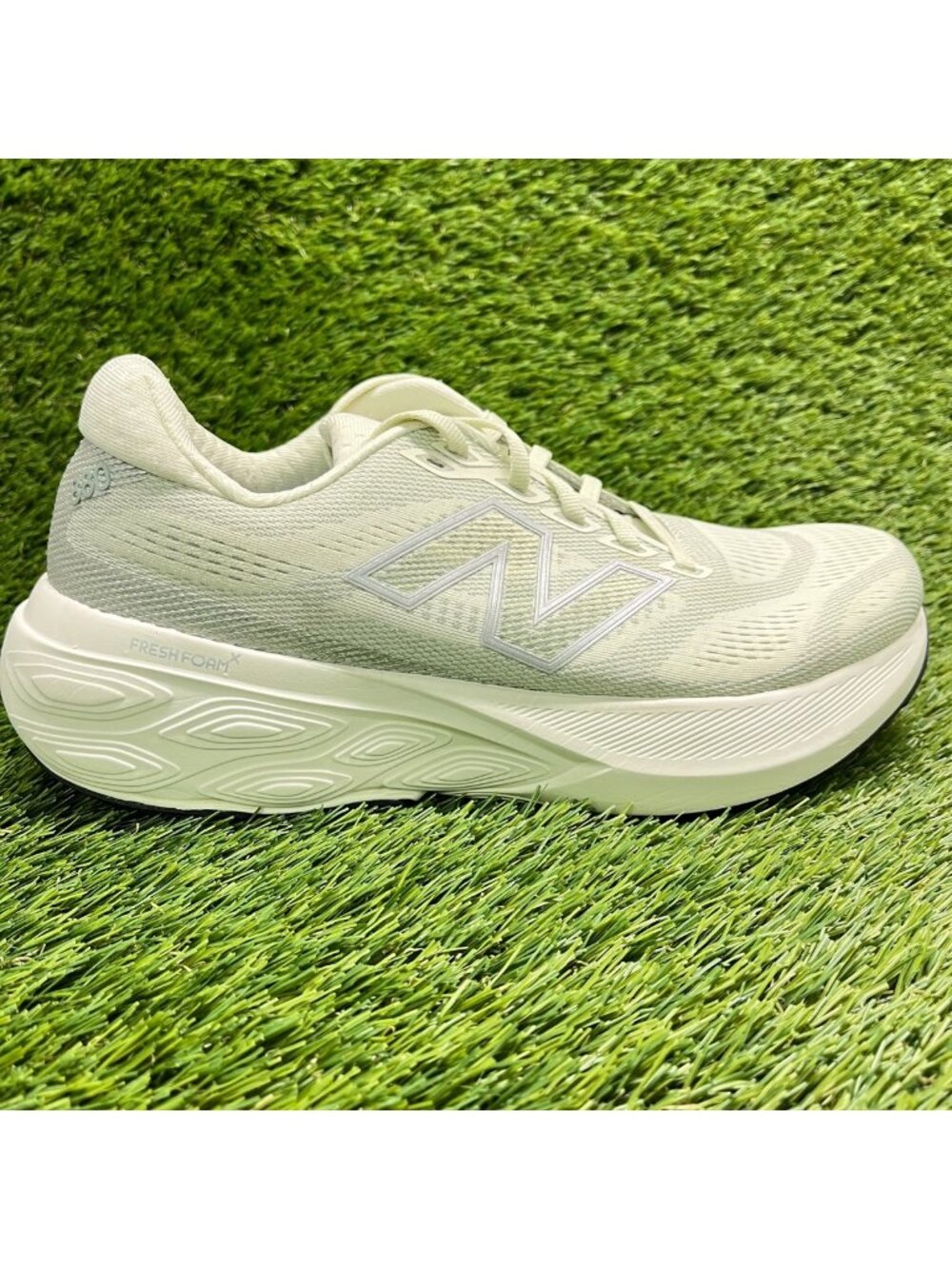 New Balance Fresh Foam X 880v15 Womens Size 9 Light Green Running Shoes Sneakers